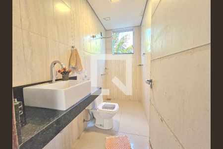 Casa à venda com 270m², 7 quartos e 4 vagas Casa à venda com 270m², 7 quartos e 4 vagasBanheiro