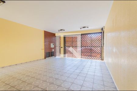 Casa à venda com 223m², 4 quartos e 3 vagas Casa à venda com 223m², 4 quartos e 3 vagasGaragem