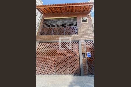 Casa à venda com 223m², 4 quartos e 3 vagas Casa à venda com 223m², 4 quartos e 3 vagasFachada