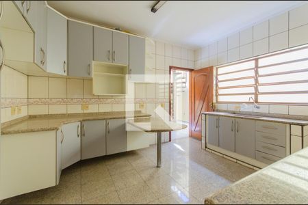 Casa à venda com 223m², 4 quartos e 3 vagas Casa à venda com 223m², 4 quartos e 3 vagasCozinha