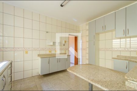 Casa à venda com 223m², 4 quartos e 3 vagas Casa à venda com 223m², 4 quartos e 3 vagasCozinha