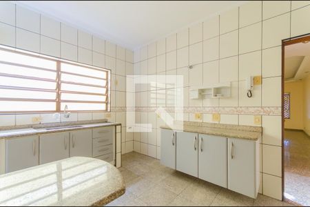 Casa à venda com 223m², 4 quartos e 3 vagas Casa à venda com 223m², 4 quartos e 3 vagasCozinha