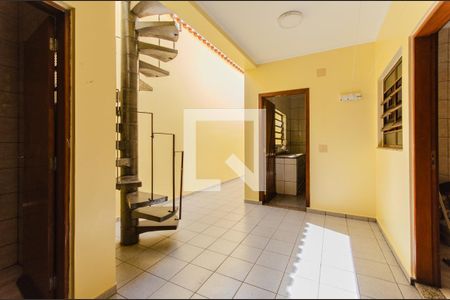 Casa à venda com 223m², 4 quartos e 3 vagas Casa à venda com 223m², 4 quartos e 3 vagasQuintal