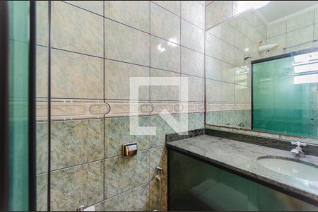 Casa à venda com 223m², 4 quartos e 3 vagas Casa à venda com 223m², 4 quartos e 3 vagasBanheiro da Suíte 2