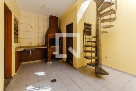 Casa à venda com 223m², 4 quartos e 3 vagas Casa à venda com 223m², 4 quartos e 3 vagasQuintal