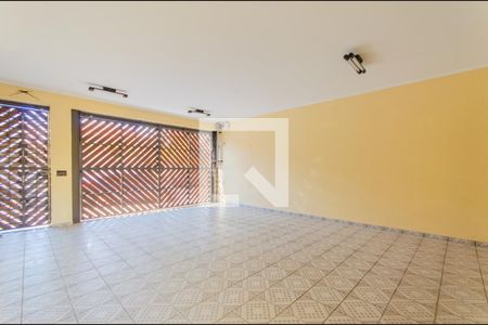 Casa à venda com 223m², 4 quartos e 3 vagas Casa à venda com 223m², 4 quartos e 3 vagasGaragem