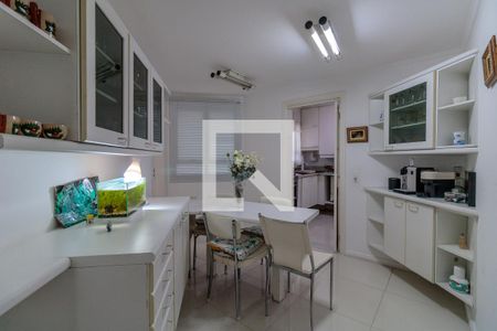Apartamento para alugar com 200m², 4 quartos e 3 vagas Apartamento para alugar com 200m², 4 quartos e 3 vagasCozinha