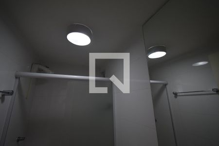 Apartamento para alugar com 90m², 2 quartos e 2 vagasDetalhe do banheiro