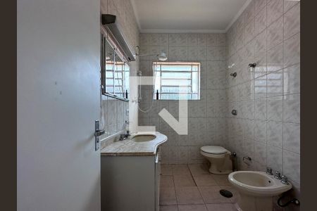 Casa para alugar com 380m², 3 quartos e 2 vagasBanheiro Social