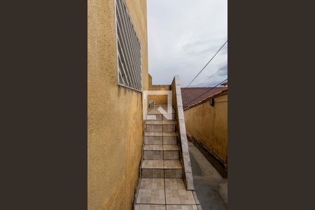 Casa para alugar com 40m², 1 quarto e sem vaga Casa para alugar com 40m², 1 quarto e sem vagaEscada Entrada