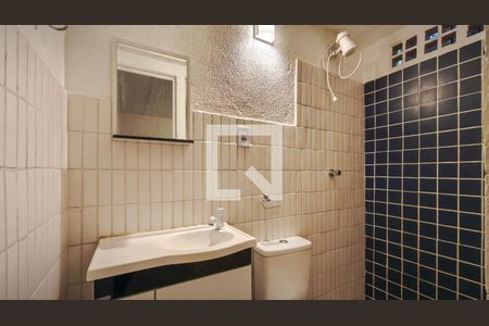 Banheiro de kitnet/studio para alugar com 1 quarto, 25m² em Cidade Nova, Rio de Janeiro