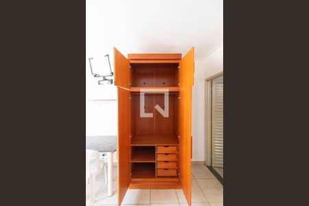 Studio para alugar com 30m², 1 quarto e sem vagaKitnet - Armário