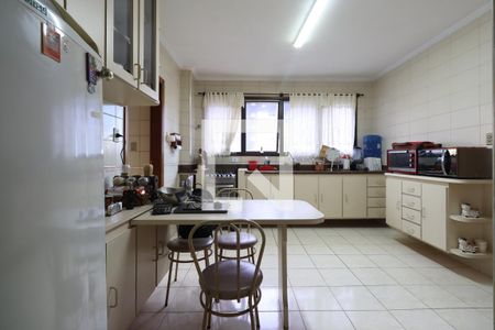 Apartamento à venda com 138m², 4 quartos e 2 vagasCozinha