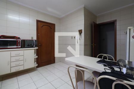 Apartamento à venda com 138m², 4 quartos e 2 vagasCozinha