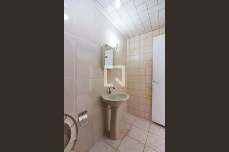Banheiro de casa para alugar com 1 quarto, 31m² em Centro, Osasco