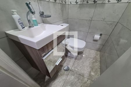 Casa à venda com 110m², 2 quartos e 2 vagasLavabo