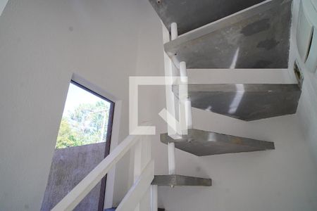 Escada para dormitórios  de casa de condomínio para alugar com 3 quartos, 95m² em Rio Tavares, Florianópolis