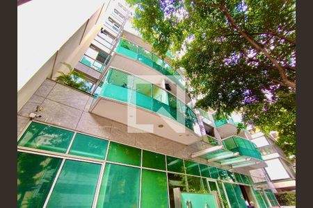 Apartamento para alugar com 95m², 1 quarto e 1 vagaFachada com cartaz QA.