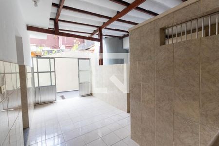 Casa à venda com 240m², 4 quartos e 4 vagas Casa à venda com 240m², 4 quartos e 4 vagasLavanderia 1