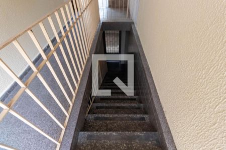 Casa à venda com 240m², 4 quartos e 4 vagas Casa à venda com 240m², 4 quartos e 4 vagasEscada