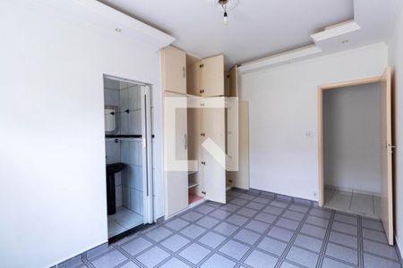 Casa à venda com 240m², 4 quartos e 4 vagas Casa à venda com 240m², 4 quartos e 4 vagasQuarto Suíte 2