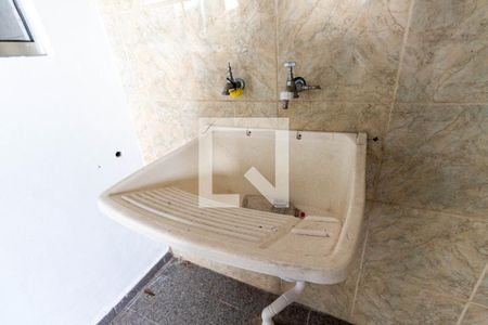 Casa à venda com 240m², 4 quartos e 4 vagas Casa à venda com 240m², 4 quartos e 4 vagasLavanderia 2