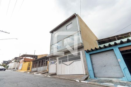 Casa à venda com 240m², 4 quartos e 4 vagas Casa à venda com 240m², 4 quartos e 4 vagasFachada
