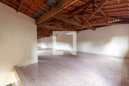 Casa à venda com 240m², 4 quartos e 4 vagas Casa à venda com 240m², 4 quartos e 4 vagasSalão de Festas