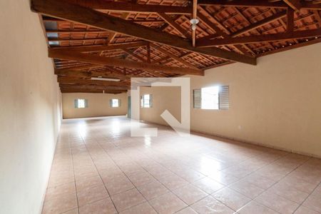 Casa à venda com 240m², 4 quartos e 4 vagas Casa à venda com 240m², 4 quartos e 4 vagasSalão de Festas