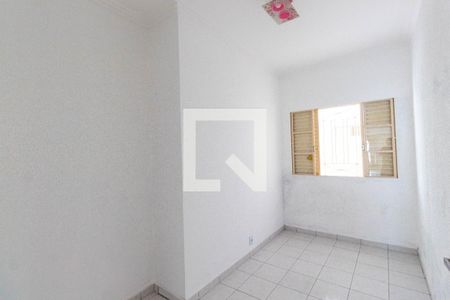 Casa à venda com 240m², 4 quartos e 4 vagas Casa à venda com 240m², 4 quartos e 4 vagasQuarto