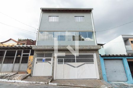 Casa à venda com 240m², 4 quartos e 4 vagas Casa à venda com 240m², 4 quartos e 4 vagasFachada