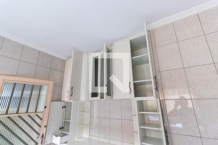 Casa à venda com 240m², 4 quartos e 4 vagas Casa à venda com 240m², 4 quartos e 4 vagasCozinha - Armários