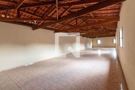 Casa à venda com 240m², 4 quartos e 4 vagas Casa à venda com 240m², 4 quartos e 4 vagasSalão de Festas