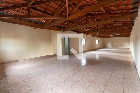Casa à venda com 240m², 4 quartos e 4 vagas Casa à venda com 240m², 4 quartos e 4 vagasSalão de Festas