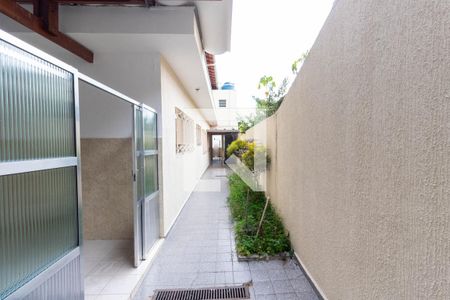 Casa à venda com 240m², 4 quartos e 4 vagas Casa à venda com 240m², 4 quartos e 4 vagasCorredor