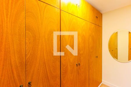 Apartamento para alugar com 125m², 2 quartos e 2 vagas Apartamento para alugar com 125m², 2 quartos e 2 vagasCloset