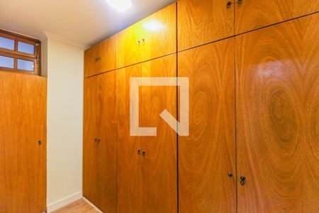 Apartamento para alugar com 125m², 2 quartos e 2 vagas Apartamento para alugar com 125m², 2 quartos e 2 vagasCloset