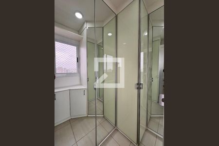 Apartamento à venda com 83m², 2 quartos e 2 vagas Apartamento à venda com 83m², 2 quartos e 2 vagasCloset da suíte