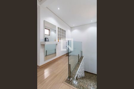 Casa à venda com 180m², 3 quartos e 2 vagasCorredor e Escada 