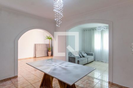Casa à venda com 180m², 3 quartos e 2 vagasSala de Jantar 