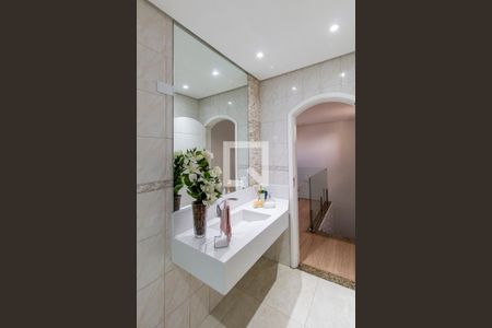 Casa à venda com 180m², 3 quartos e 2 vagasBanheiro 