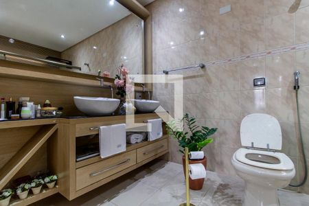 Casa à venda com 180m², 3 quartos e 2 vagasBanheiro  Suíte 