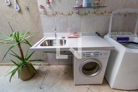 Casa à venda com 180m², 3 quartos e 2 vagasÁrea de Serviço