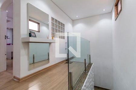 Casa à venda com 180m², 3 quartos e 2 vagasCorredor e Escada 