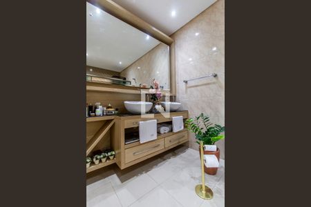 Casa à venda com 180m², 3 quartos e 2 vagasBanheiro  Suíte 