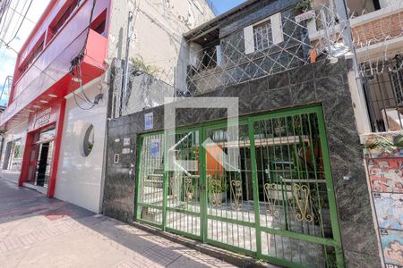 Casa à venda com 169m², 3 quartos e 1 vaga Casa à venda com 169m², 3 quartos e 1 vagaFachada