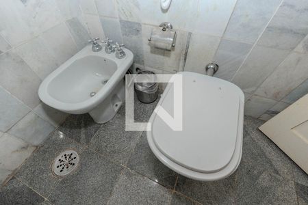 Casa à venda com 169m², 3 quartos e 1 vaga Casa à venda com 169m², 3 quartos e 1 vagaBanheiro