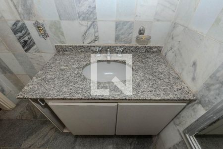 Casa à venda com 169m², 3 quartos e 1 vaga Casa à venda com 169m², 3 quartos e 1 vagaBanheiro