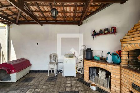 Casa à venda com 208m², 3 quartos e 4 vagasQuintal