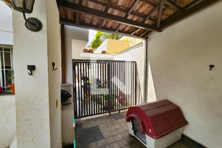 Casa à venda com 208m², 3 quartos e 4 vagasQuintal
